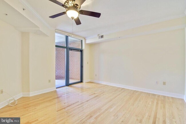 Building Photo - 502 W Broad St