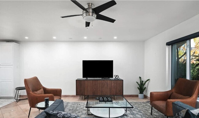 Building Photo - 8620 E San Miguel Ave