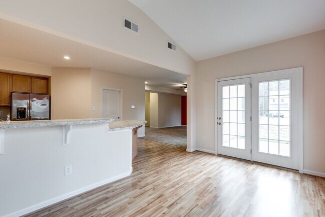 Building Photo - 5920 Regal Crest Terrace