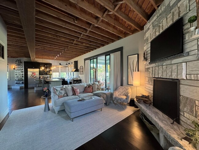 Building Photo - 57 Taconic Rd