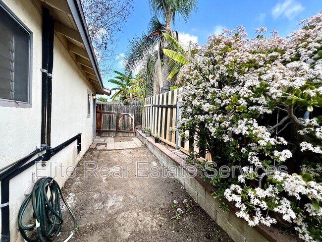 Building Photo - 9124 Rosedale Dr