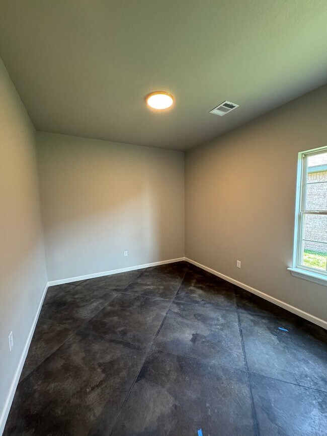 Building Photo - Large 3bedroom 2 bathroom New built 2025 1...