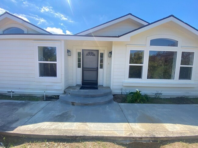 Building Photo - Panoramic Views - 46 West - Hilltop Property