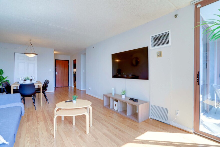 Building Photo - 401 12th St S