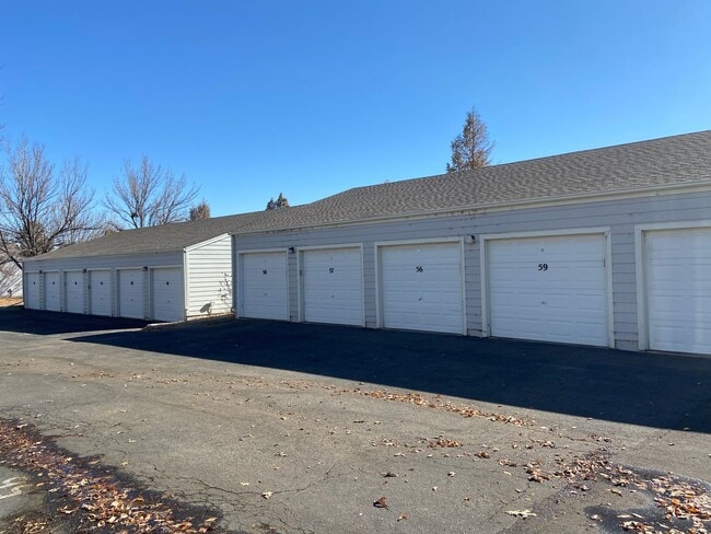 Building Photo - Red Mountain Three Story Townhome