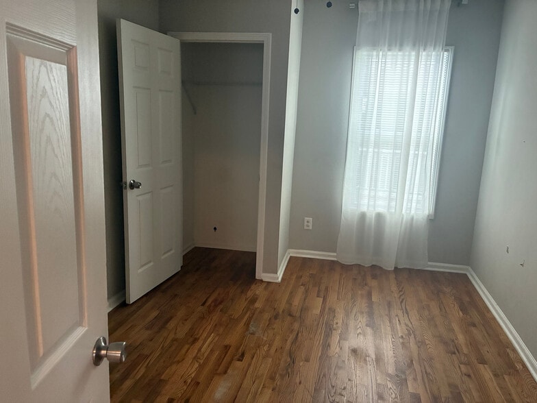 Building Photo - Room in House on Mayson Turner Rd NW