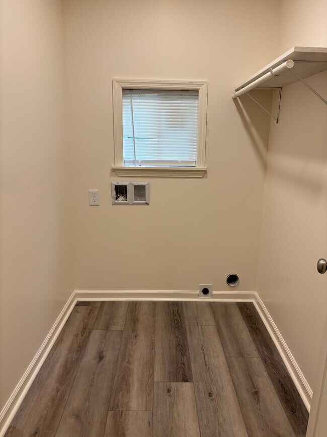 Building Photo - 2520