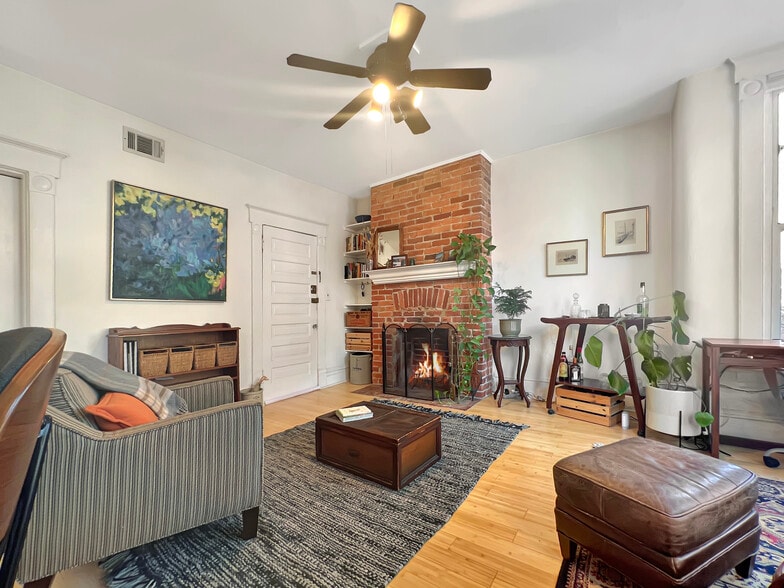 Building Photo - 1856 Mintwood Pl NW