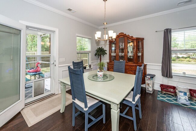 Building Photo - 3 Bedroom 2.5 Bath Single Family Home in F...