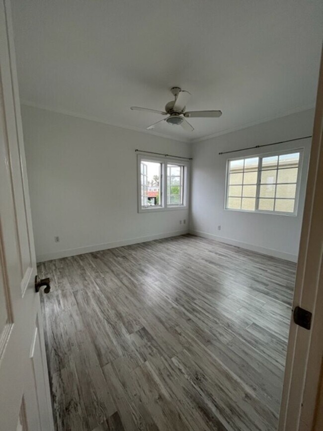 Building Photo - OB Beach House! 3 Bed 2.5 Bath A Block Fro...