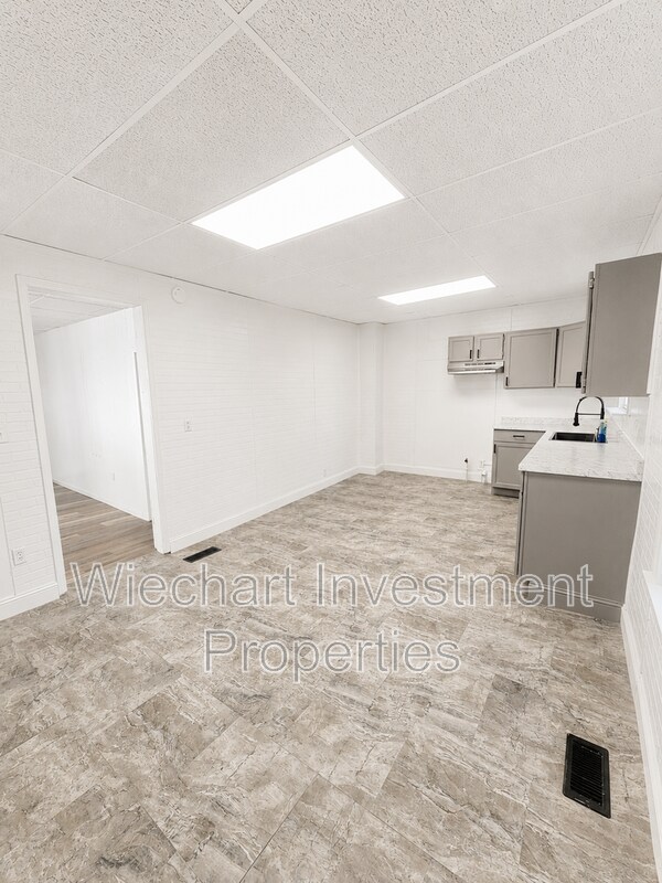 Building Photo - 924 W Wayne St