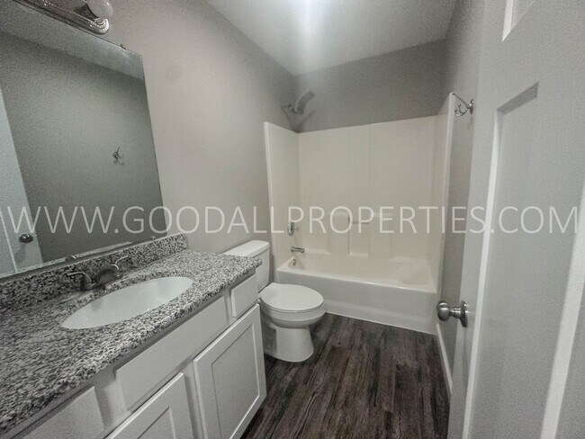 Building Photo - Rent Special $995 for the first 3 months of the lease!! 1.5-bath townhome in Van Meter, complete ...