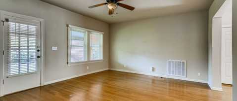 Building Photo - 2040 W Mistletoe Ave