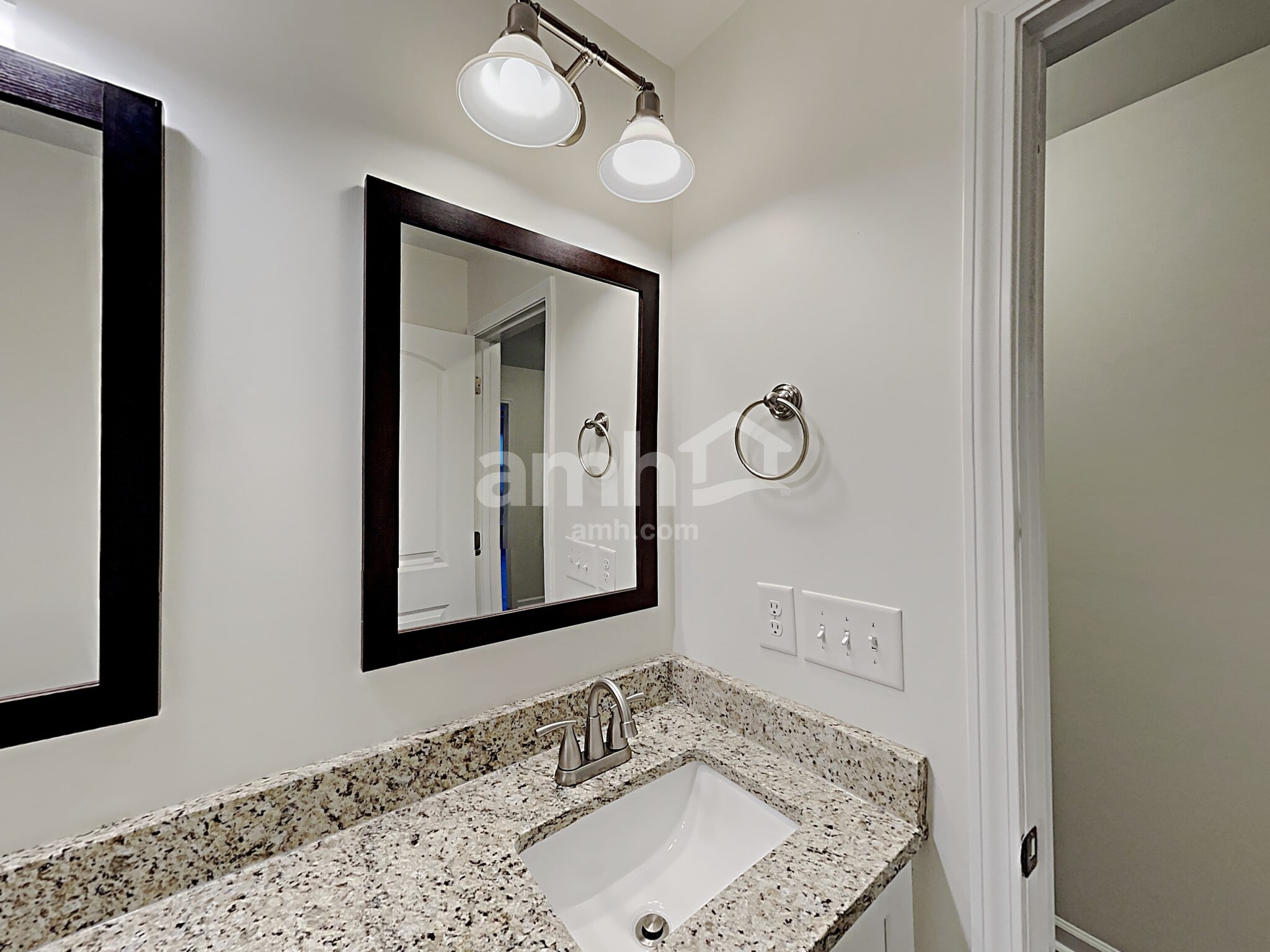 Building Photo - 500 Horseman Park Pl