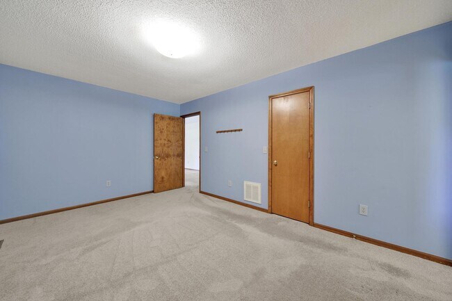 Building Photo - Lovely 3 Bed 2 Bath Ranch Home on Large Lot!