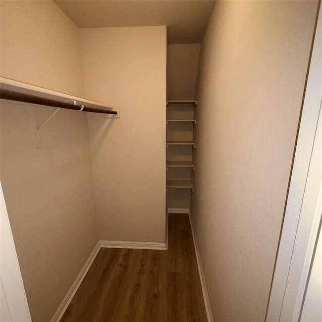 Building Photo - 208 Moulins Ln