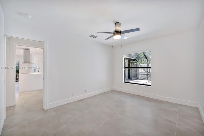 Building Photo - 2616 Carambola Cir N