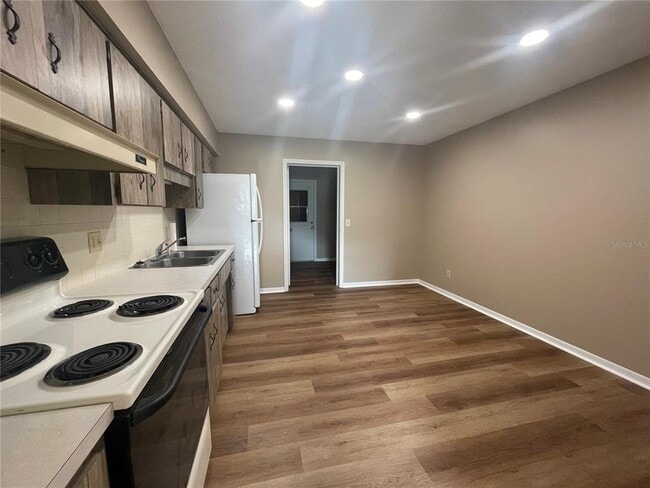 Building Photo - 1350 S Alto Verde Terrace