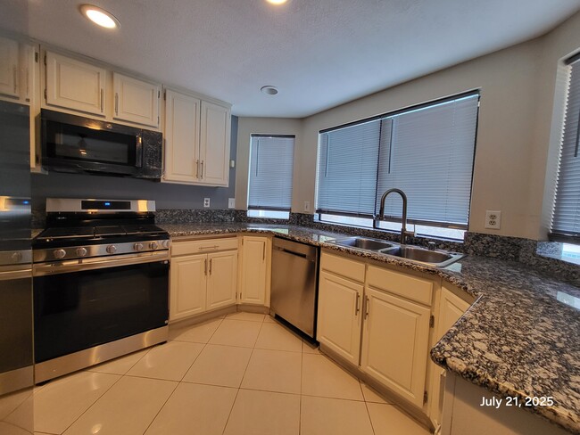 Building Photo - 9004 Cape Wood Ct