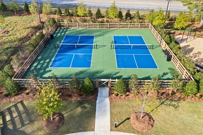 Building Photo - 106 Summer St