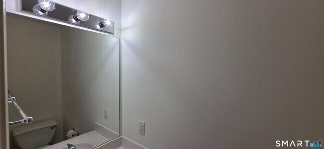 Building Photo - 20 Orchard St