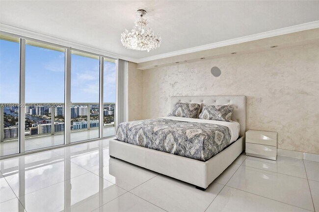 Building Photo - 1830 S Ocean Dr