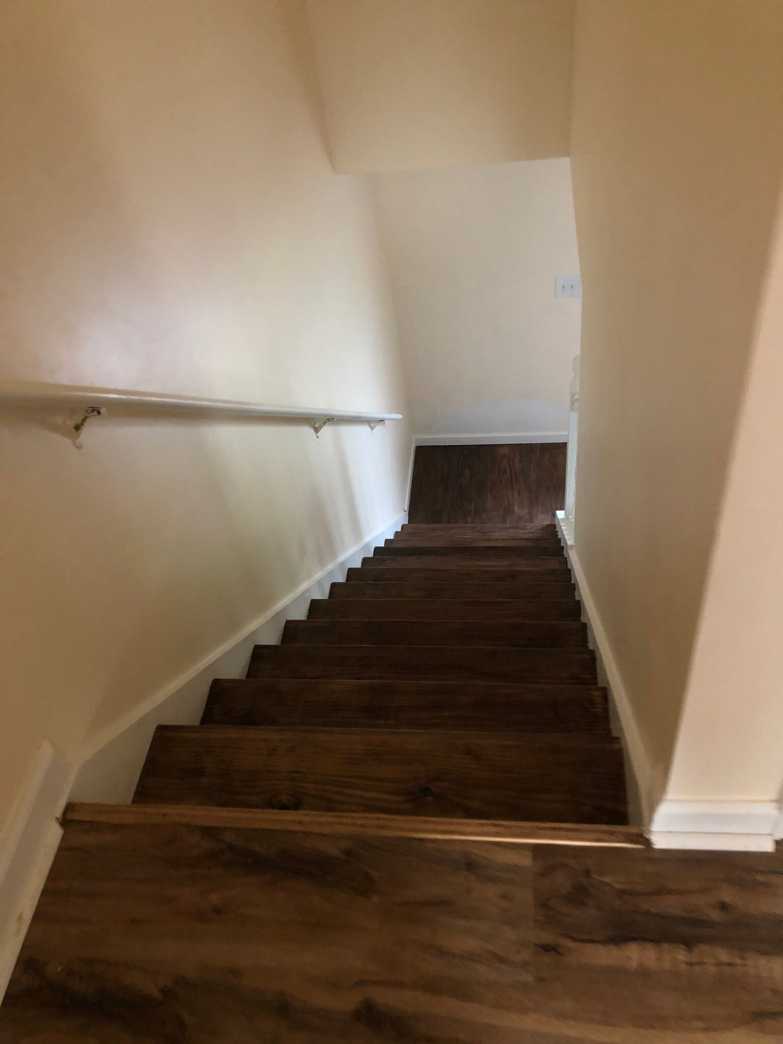 Hardwoood stairs - 4424 Logan Way