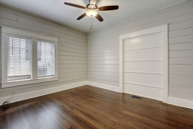 Building Photo - 6bed/3bath House in West Campus
