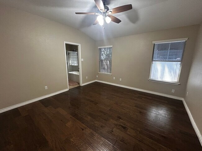 Building Photo - Charming 3 beds 2 baths in Pflugerville!