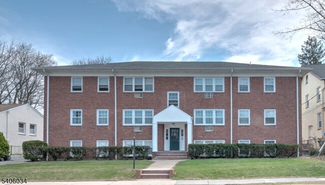 Building Photo - 138 Roseland Ave
