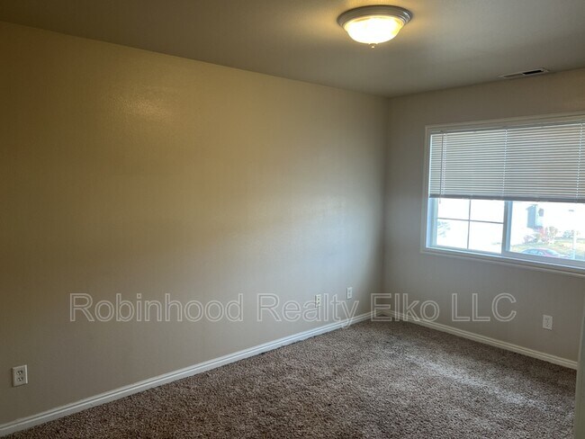 Building Photo - 1640 Winchester Dr