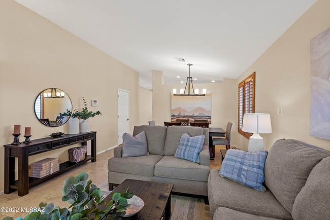 Building Photo - 4906 N Sabino Gulch Ct