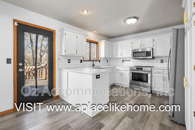 Building Photo - 313 S Darrowby Dr