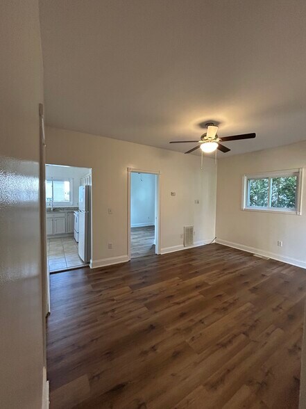 Building Photo - 1202 W Elm St