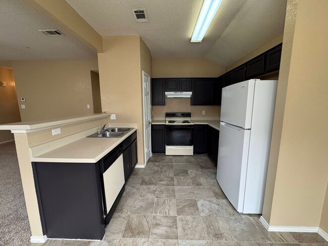 Building Photo - 5006 Glenoak Dr