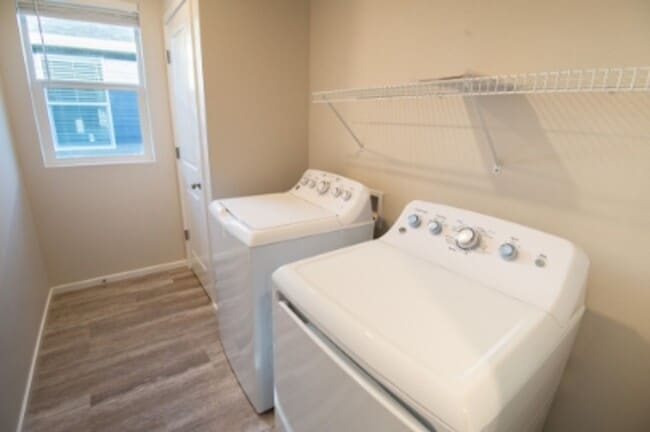 Building Photo - Beautiful newer construction 4 bed, 2.5 ba...