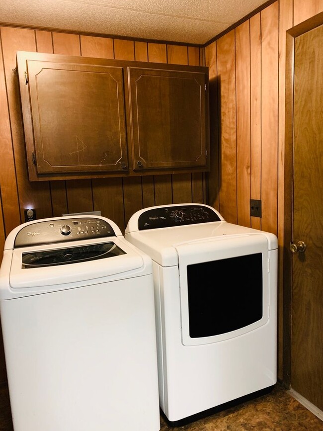 Building Photo - Beautiful Mountain Views, Minutes From I-25!