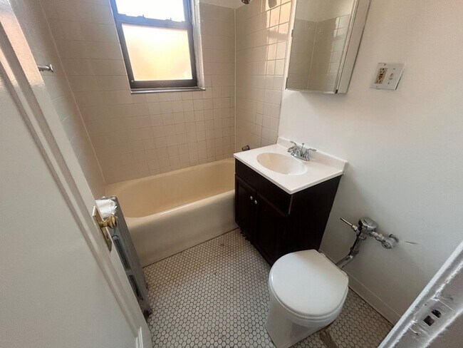 Building Photo - 5246 S Drexel Ave