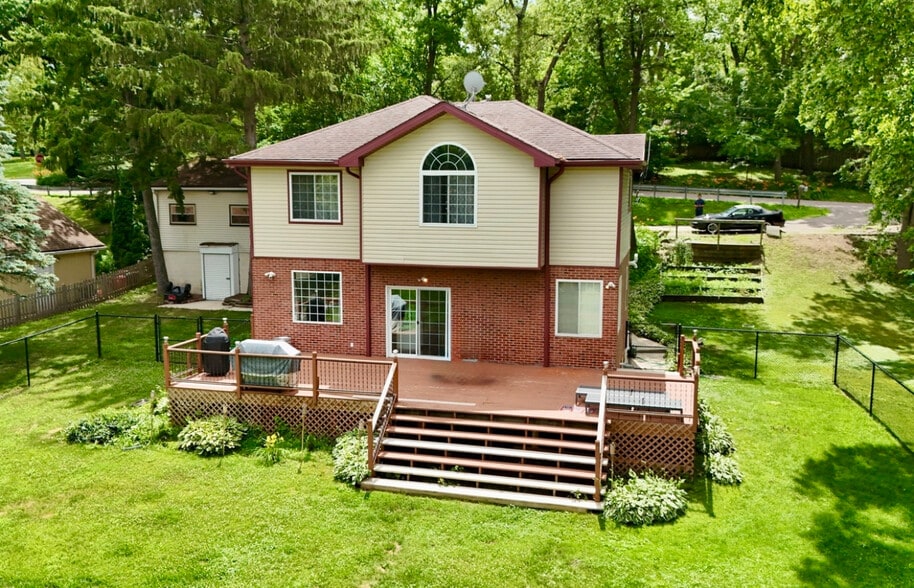 Building Photo - 236 Forest Dr