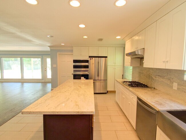 Building Photo - 139 Haversham Dr
