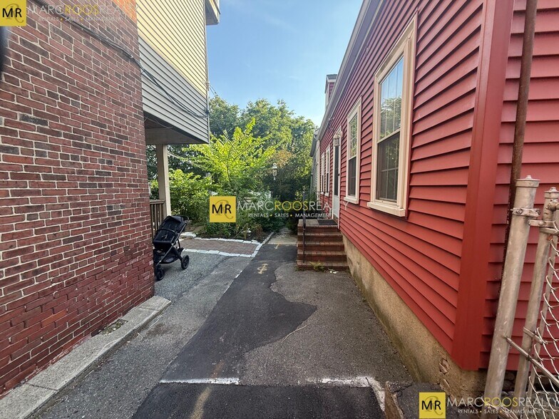 Building Photo - 3 Clarken Ct