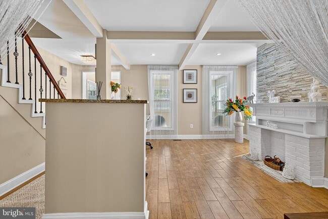 Building Photo - 426 Main St