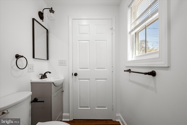 Building Photo - 117 E Monmouth St