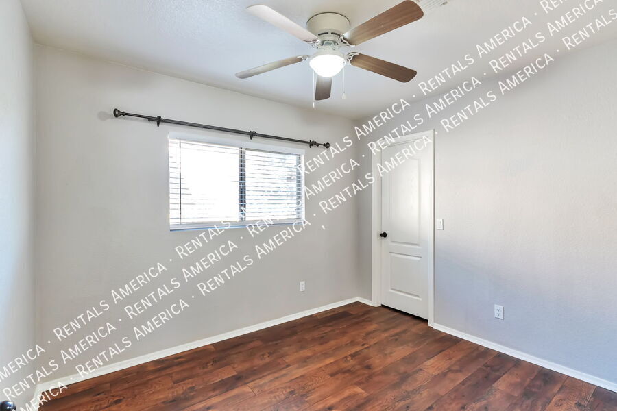 Building Photo - 6244 S Sarah Elizabeth Dr