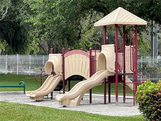 Building Photo - 665 SW 113th Way