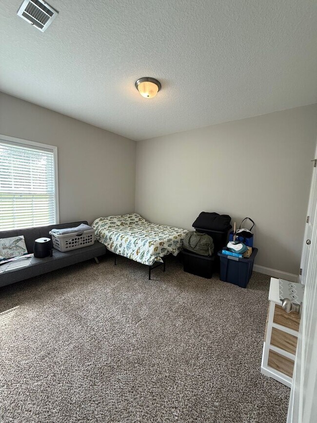 Building Photo - MOVE IN SPECIAL $400.00 OFF FIRST MONTH RE...