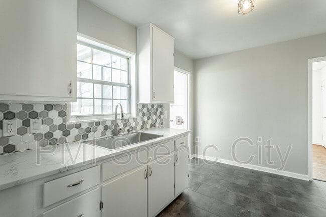 Building Photo - 210 Chickamauga Rd