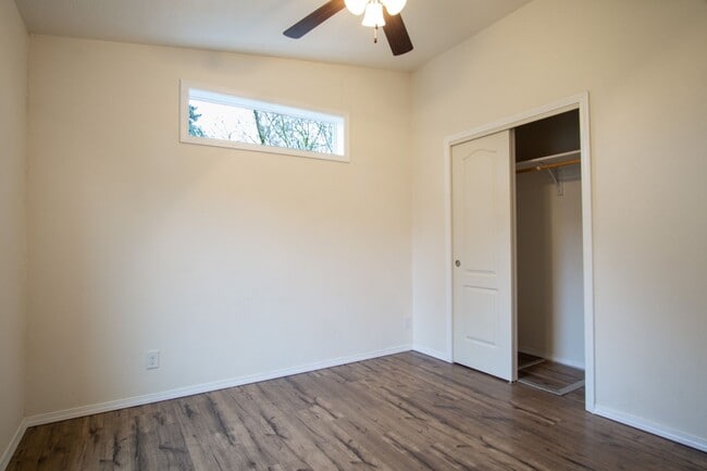 Building Photo - 1846 SE Harold St