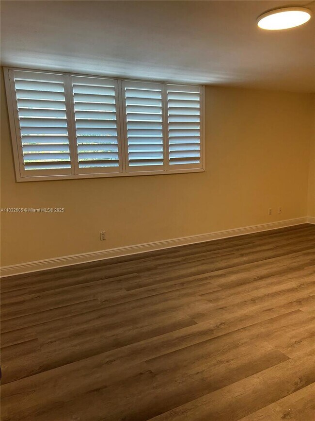 Building Photo - 609 Ocean Dr
