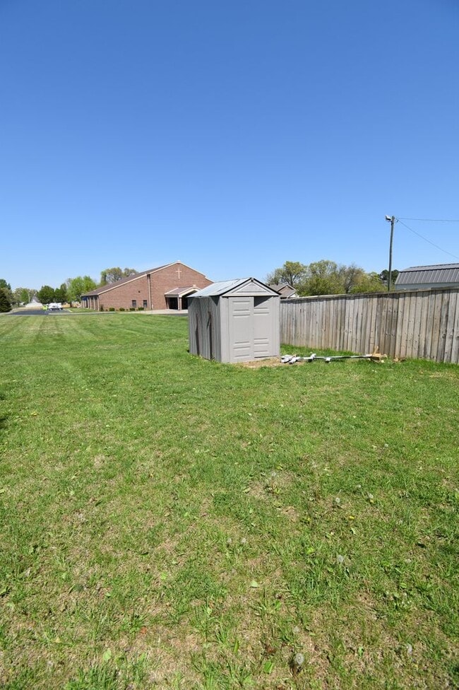 Building Photo - 3 Bedroom Home For Rent Near Post!